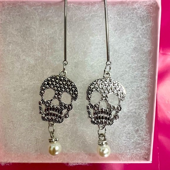 New Sexy Skull Earrings - Picture 4 of 6